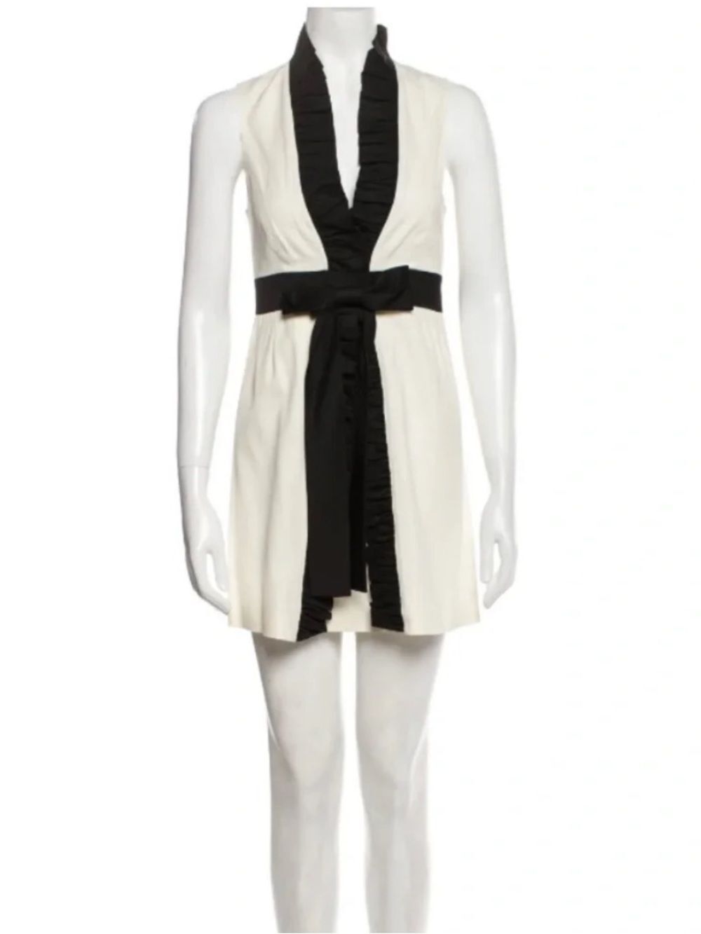 Alice + Olivia plunge black and white ruffle babydoll dress size XS